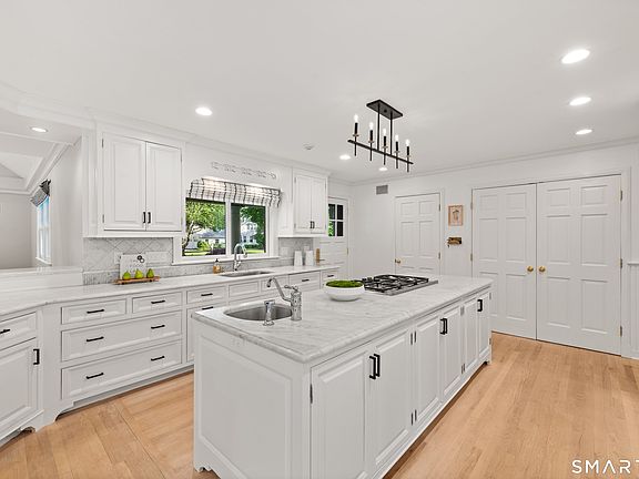 4th image of 18 Silver Brook Road