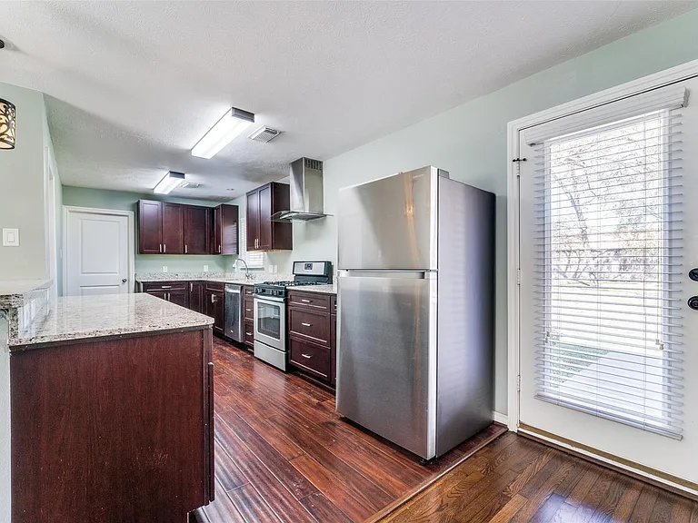 4502 Brookwoods Dr — Photo 5