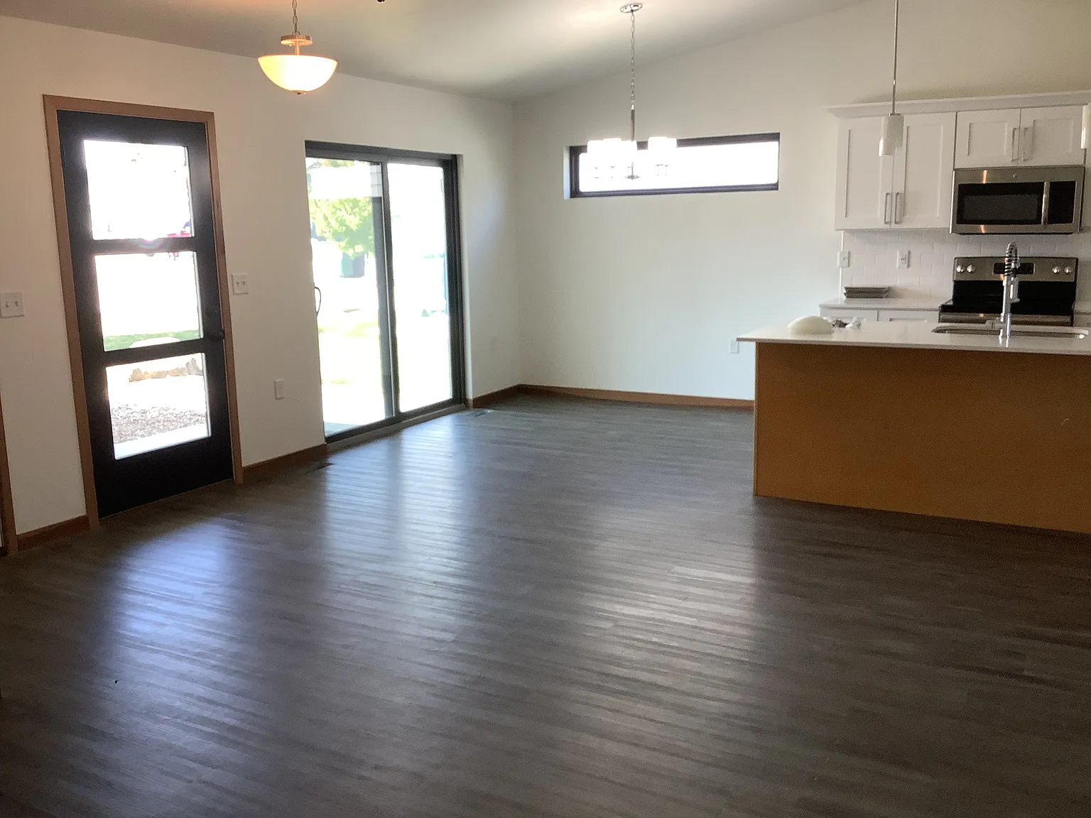 2 bed, 1000 sqft, $1,640 — Photo 4
