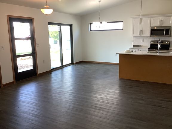 4th image of 1120 E 4th St