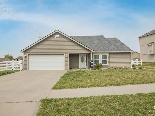 2730 Oakwood Dr, Junction City, KS 66441