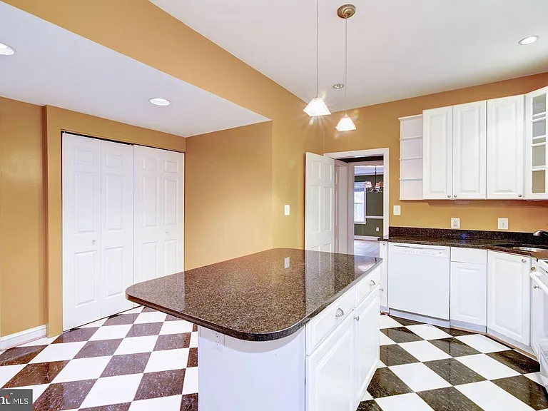 2527 Waterside Dr NW — Photo 5