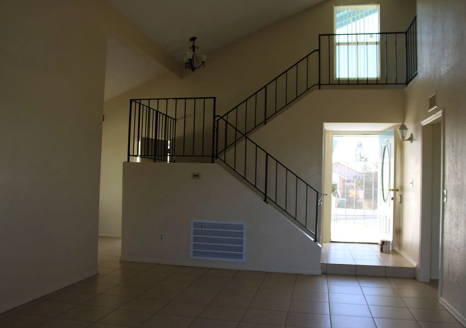 4 Bedroom, 2 Bathroom Home — Photo 3