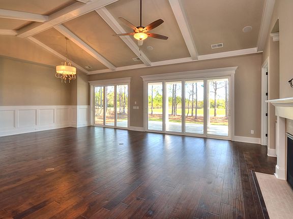 4th image of 3728 Players Club Drive SE