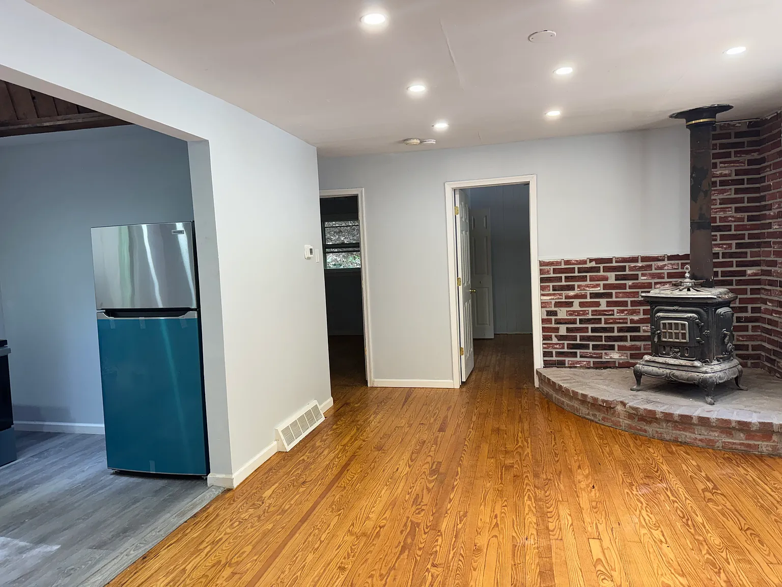 2 bed, 864 sqft, $2,200 — Photo 2