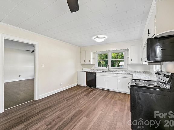 5th image of 94 Galaxie Dr