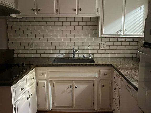 3rd image of 1424 N Poinsettia Pl #107