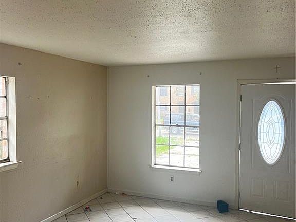 5th image of 2513-15 Caswell Ln