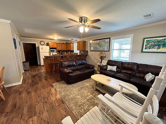 4th image of 126 Wisteria Ln