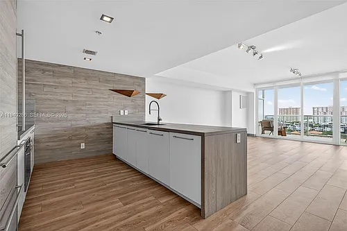 400 Sunny Isles Blvd #1207 Photo 1
