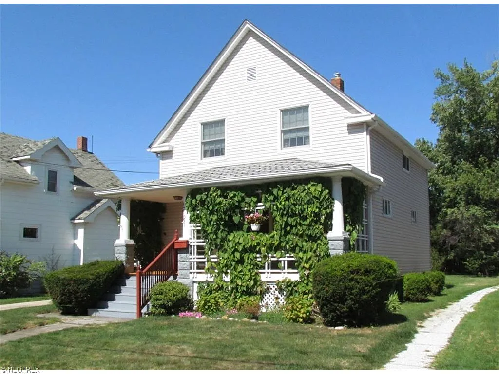 17100 Larchwood Ave photo 1