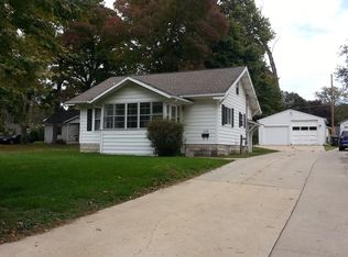 1238 Maplewood Dr NE, Cedar Rapids, IA 52402