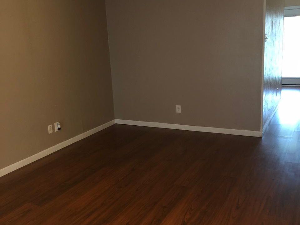 1st image of 920 Acadia Dr