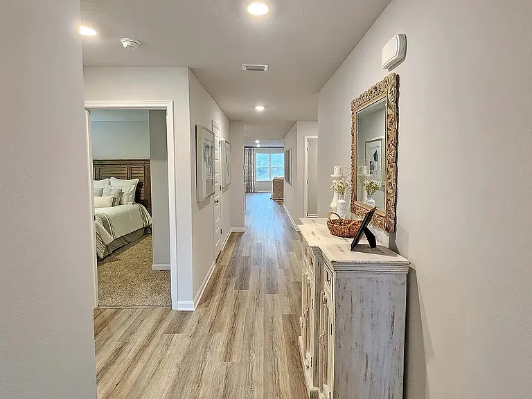 5225 Pinyon Dr — Photo 4