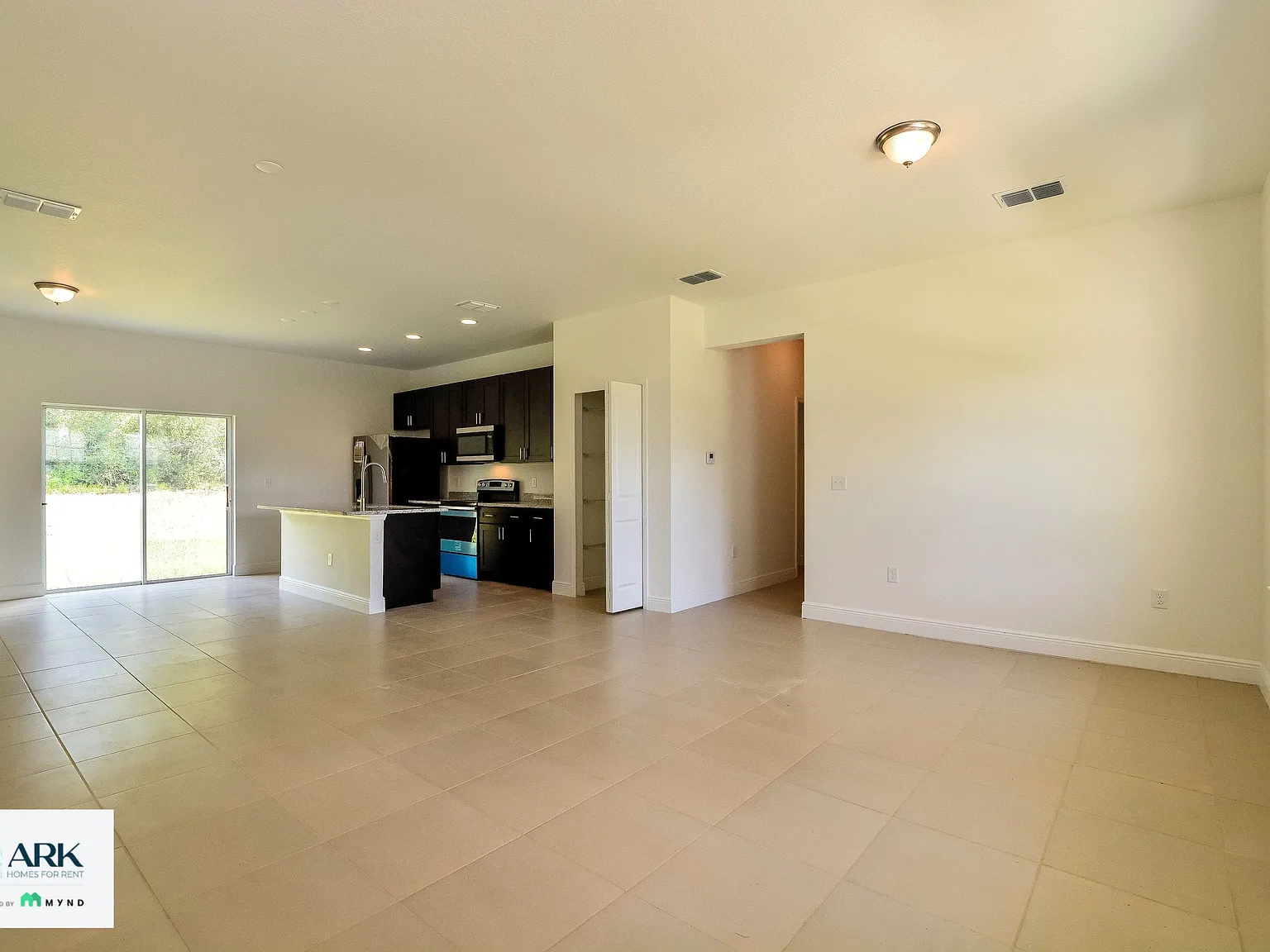 4 bed, 2.0 bath, 1580 sqft, $1,774 — Photo 3