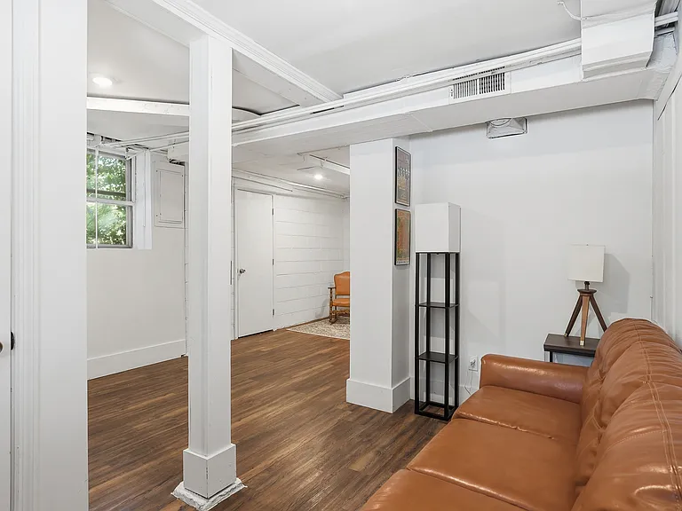 368 Oakview Dr — Photo 13