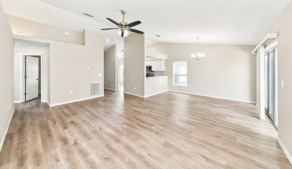 3 bed, 2.0 bath, 1363 sqft, $2,305 — Photo 4
