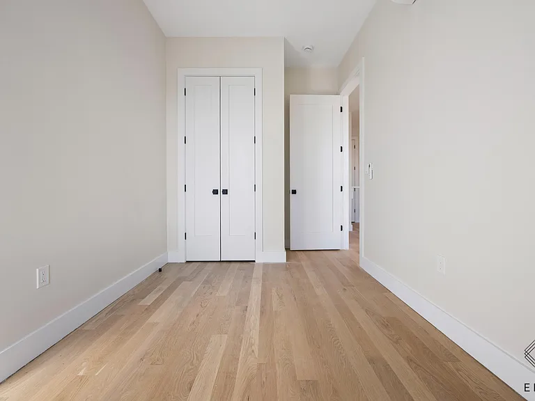 1080 Rogers Ave #4R — Photo 9