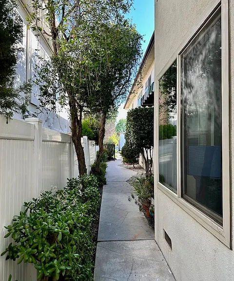 11723 Riverside Dr #4 — Photo 1