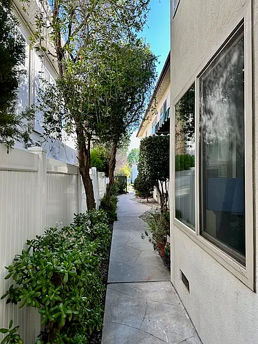 11723 Riverside Dr #4 Photo 1
