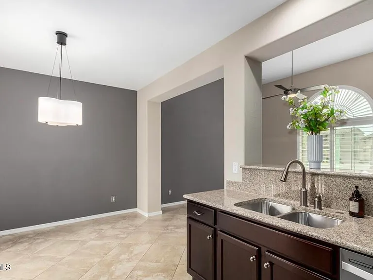 3660 E Zachary Dr — Photo 6