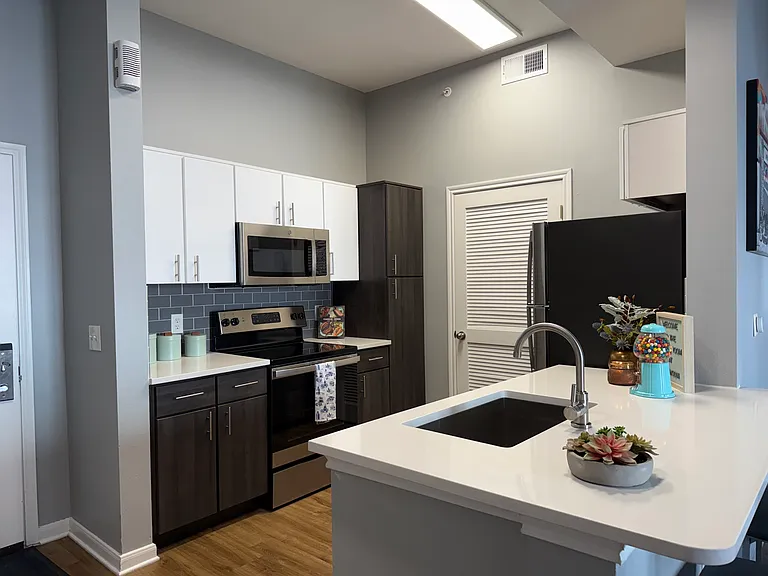 The Quarters Grayson House (Student Housing - Rent by the Bed) — Photo 6