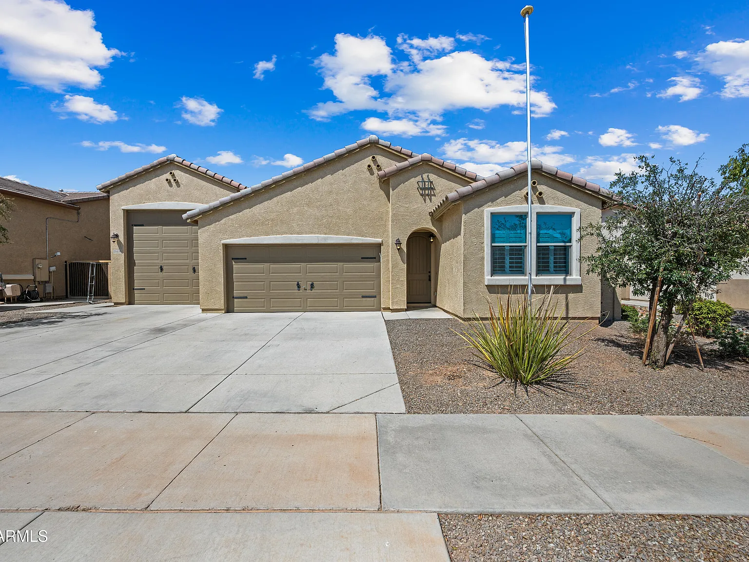 3 bed, 2.5 bath, 1884 sqft, $2,475 — Photo 2