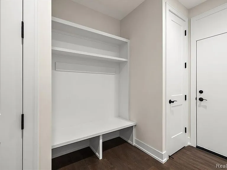 2911 Walsh Dr — Photo 25