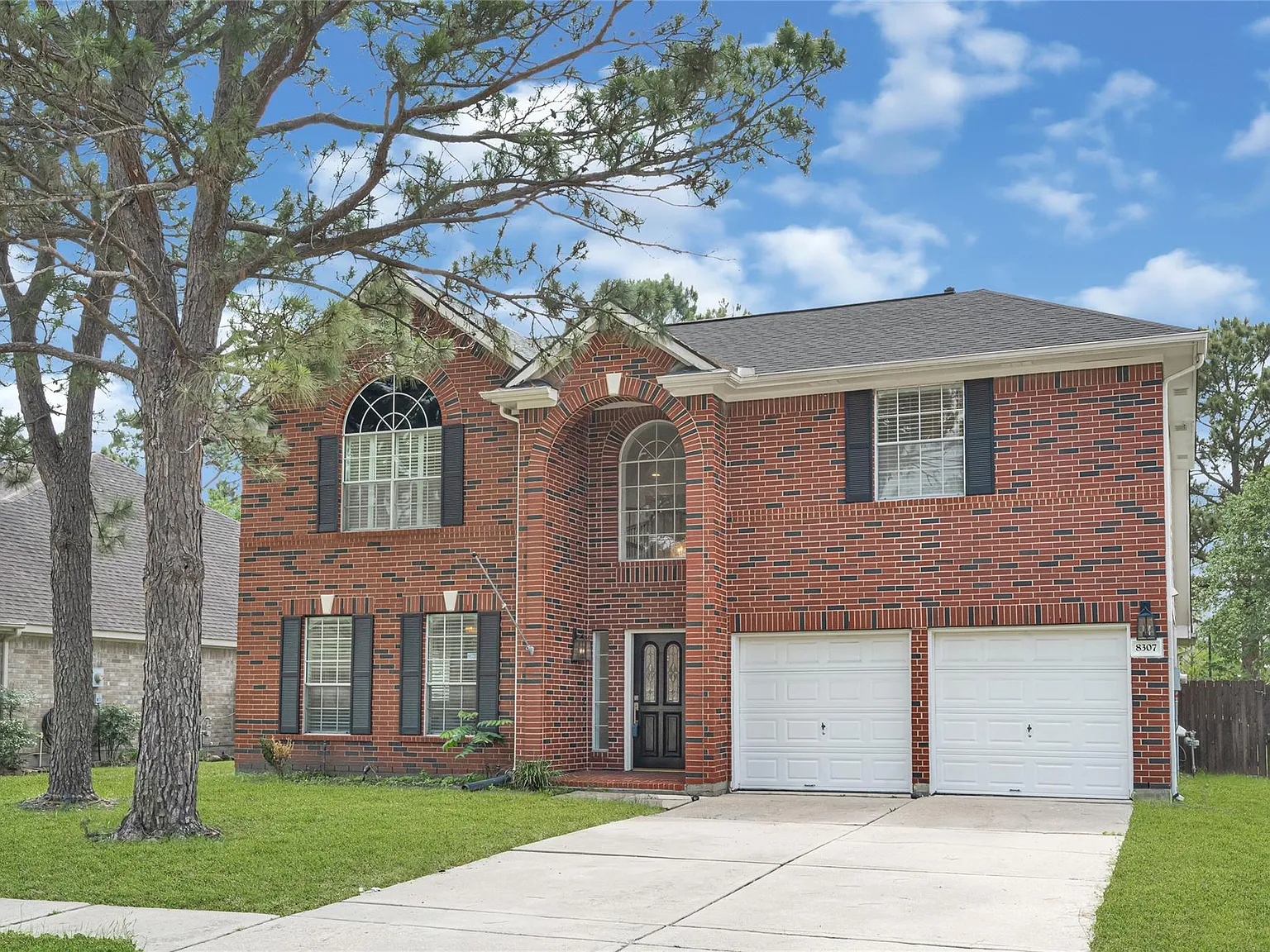 4 bed, 2.5 bath, 2645 sqft, $2,900 — Photo 2