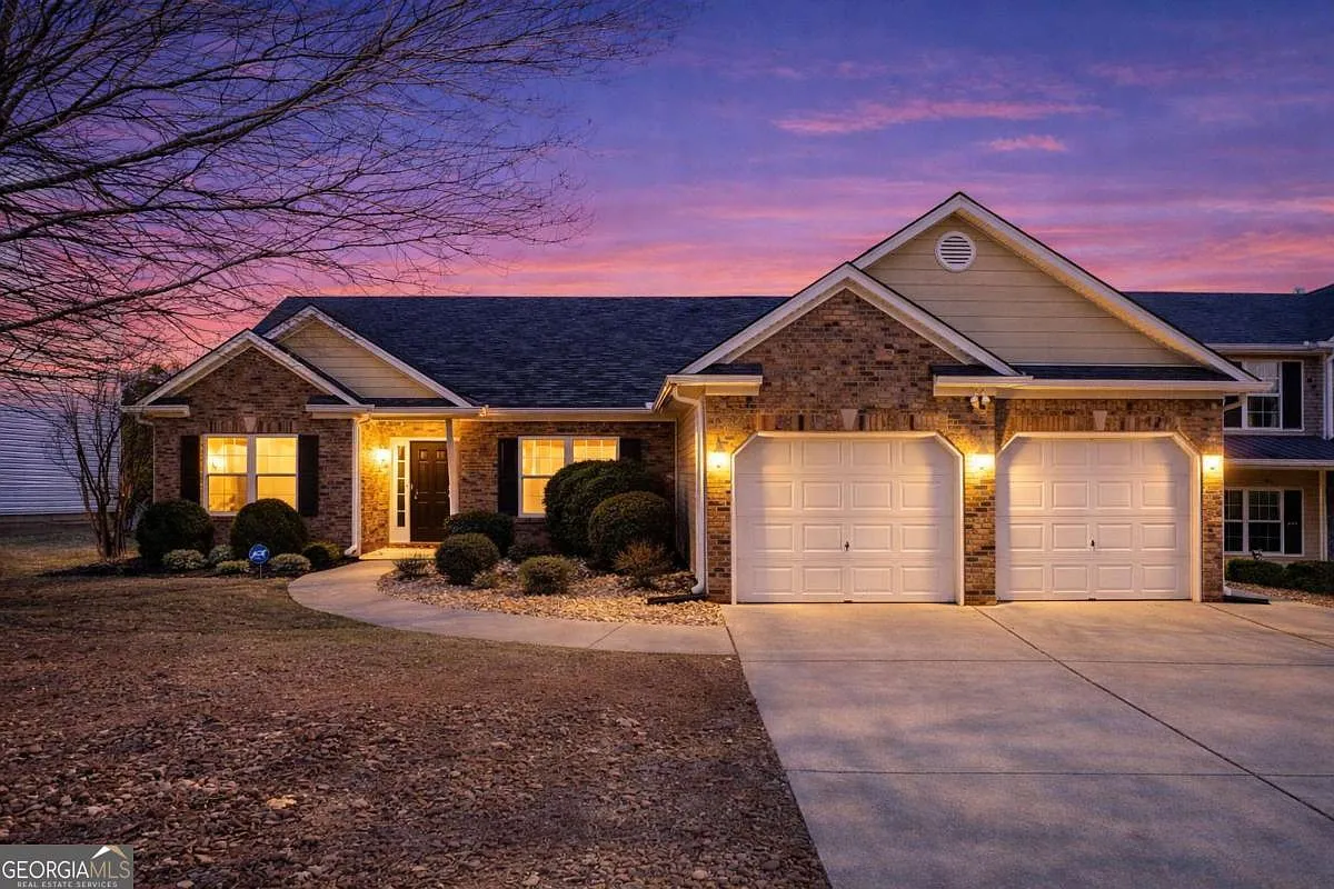 28 Lanier Xing photo 1