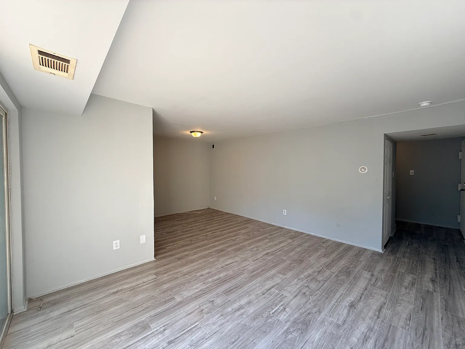 2 bed, 820 sqft, $1,500 — Photo 2