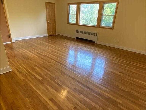 3rd image of 4 Hillpark Ave