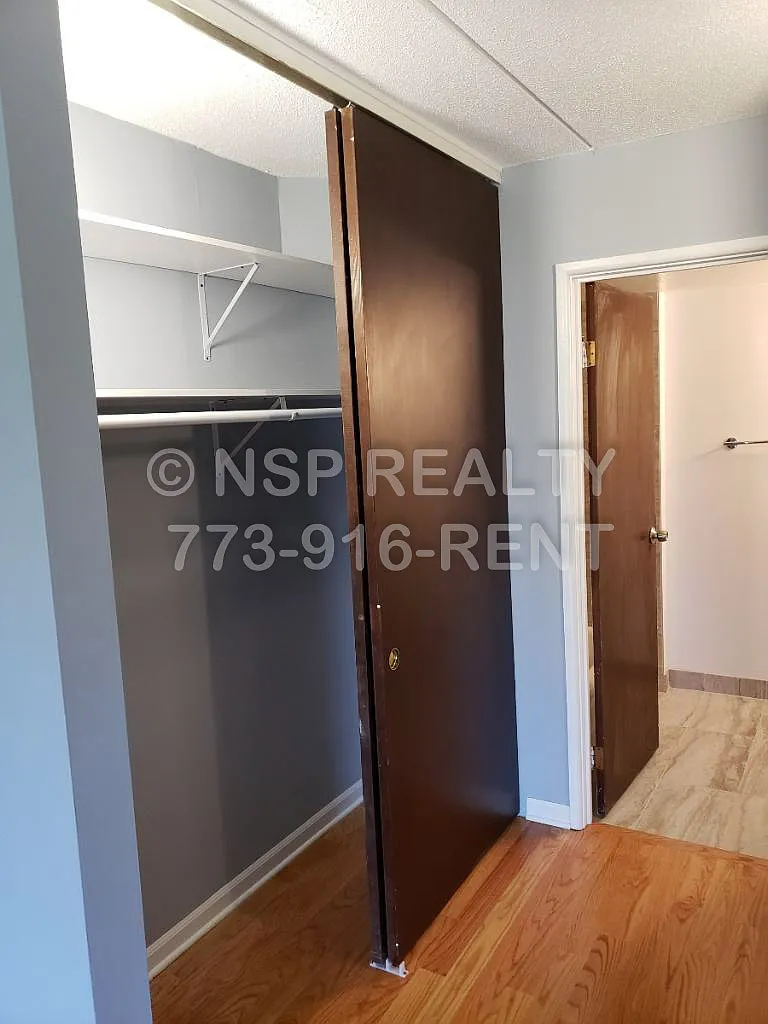 N Quentin Rd, Palatine — Photo 3