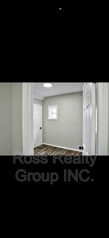 3 bed, 1.0 bath, 1200 sqft, $1,300 — Photo 4