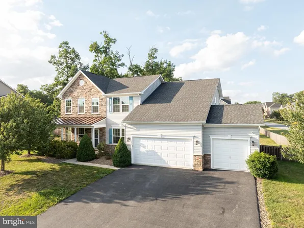 18 Trout River Ter, Falling Waters, WV 25419