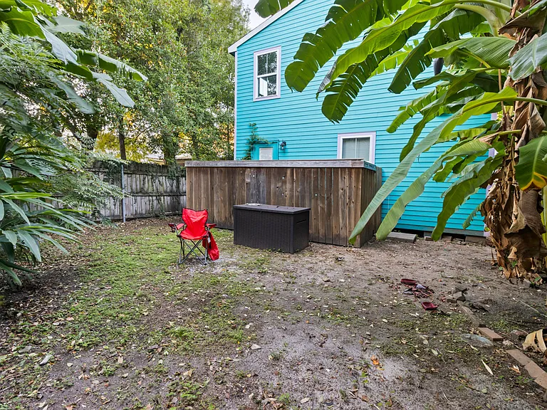 2320 Burgundy St #C — Photo 16