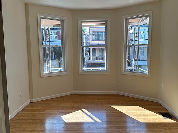 5th image of 125 W 28th St #1