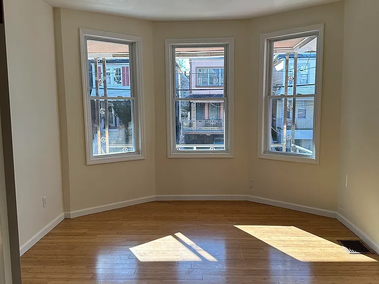 125 W 28th St #1 — Photo 5