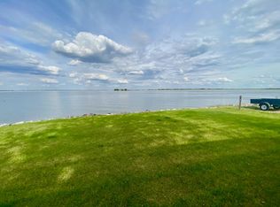 623 Peterson Dr, Devils Lake, ND 58301