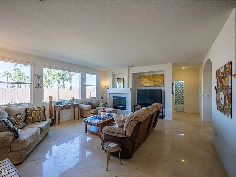 359 Hoskins Ct — Photo 18