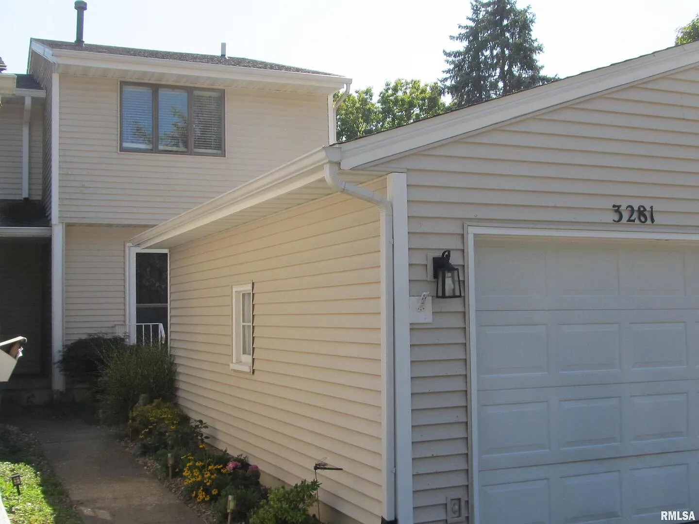 3281 Johnathan Ave photo 1