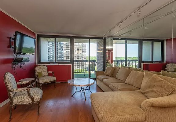 3rd image of 2 Bay Club Dr APT 10T