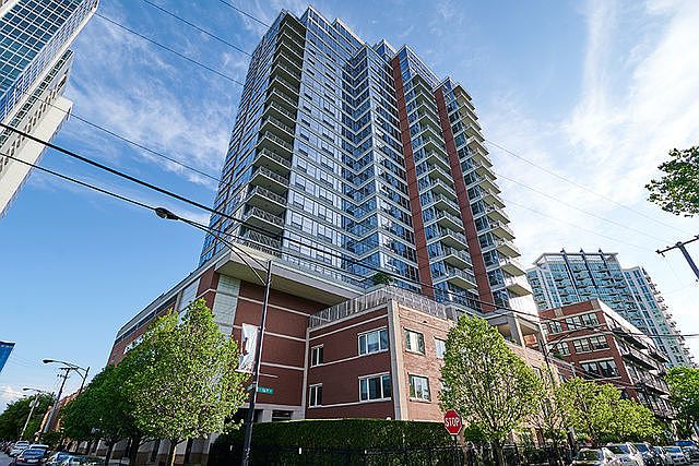 1st image of 1600 S Prairie Ave Unit 604