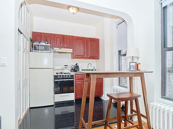 4th image of 108 W 81st St APT 2R