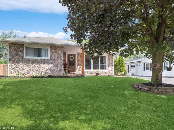 2412 Fremont St, Rolling Meadows, IL 60008