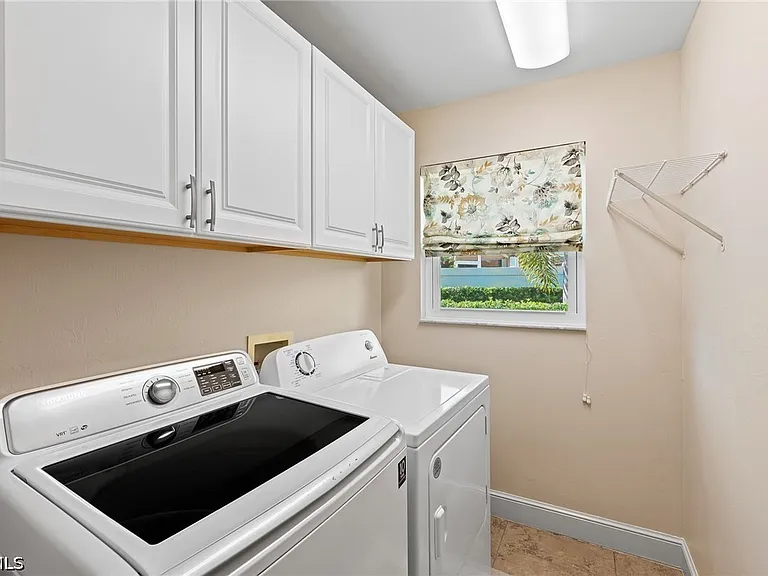 1250 Silverstrand Dr — Photo 32