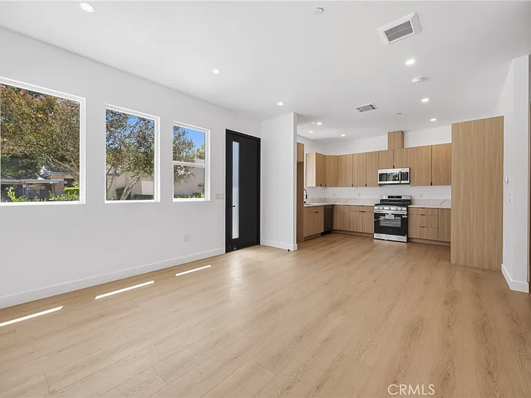 7647 Melvin Ave — Photo 8