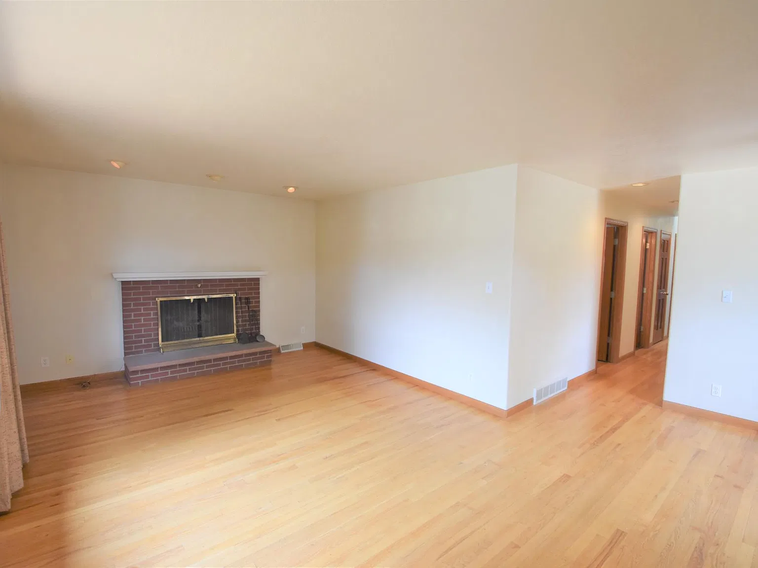 4 bed, 3817 sqft, $4,999 — Photo 2