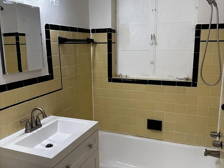 1161 NE Cleveland St #3 — Photo 11