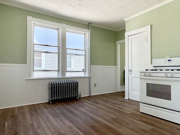 550 Winter St #1 — Photo 5